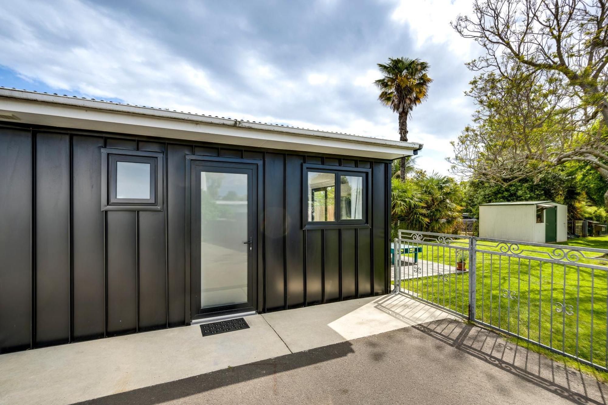 Modern Studio Near Clive River Exterior foto